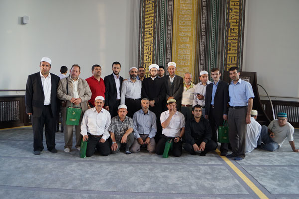 Муфтий вручил Благодарственные письма Коран- хафизам из Турции
