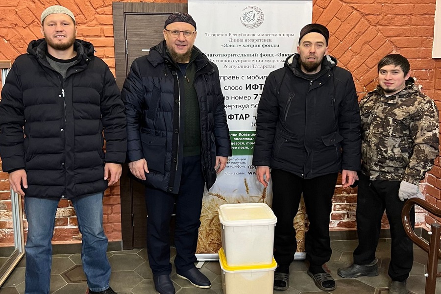 БФ АПМ РФ передал 200 литров меда подопечным БФ “Закят” и мусульманским учебным заведениям