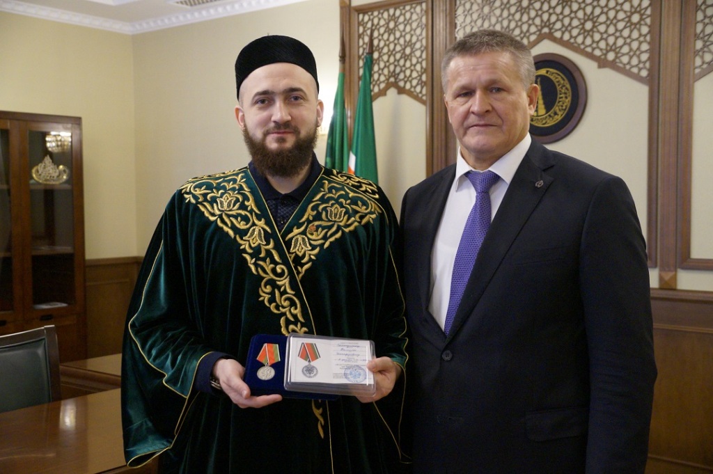 Муфтию РТ вручили медаль “20 лет Судебному департаменту при Верховном Суде РФ”