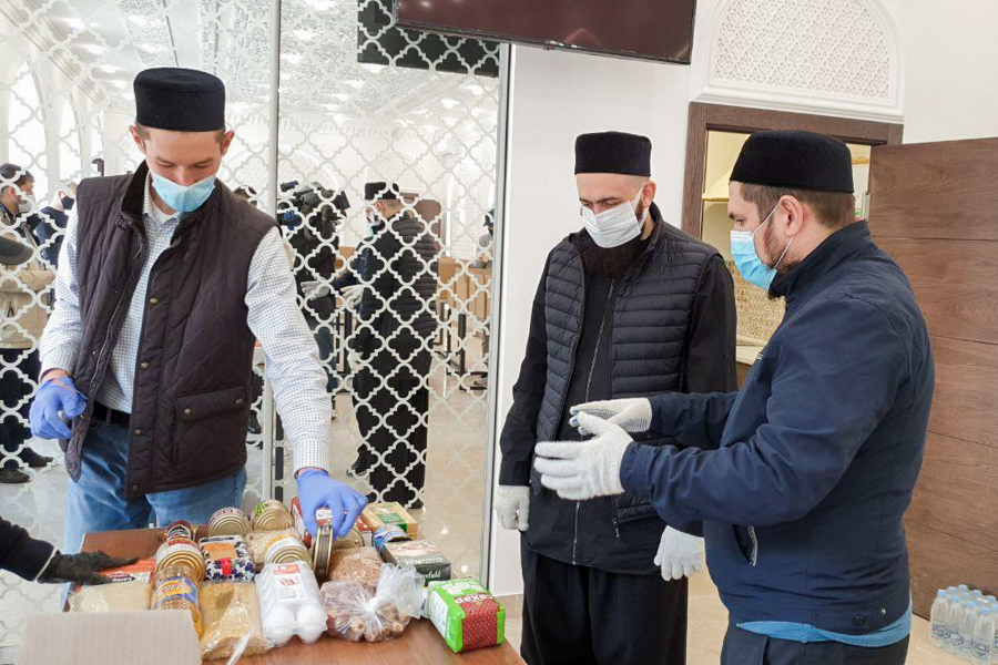Муфтий ознакомился с ходом реализации помощи нуждающимся в мечети «Сәлах»