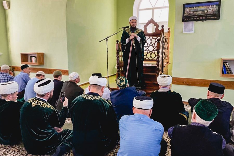В Черемшане после ремонта открылась Центральная мечеть. Первый пятничный намаз здесь провел муфтий