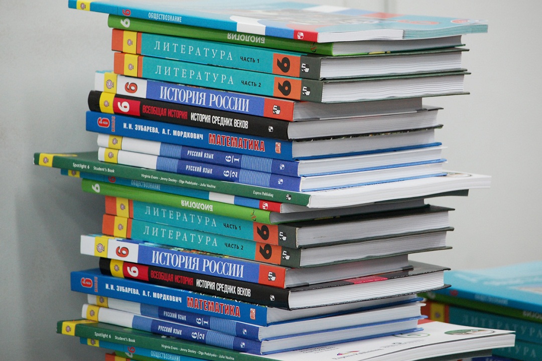 Благотворительный фонд АПМ РФ помог школе «Усмания» в закупке учебников