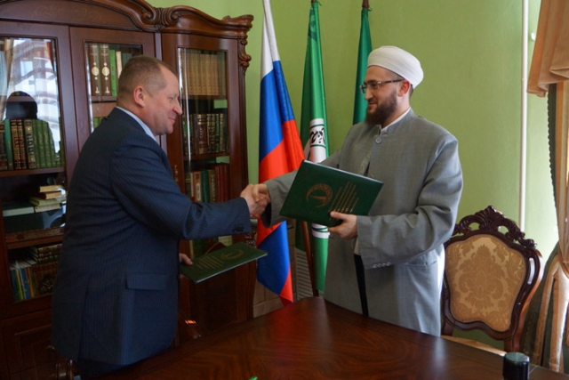 Подписано соглашение между ДУМ РТ и УФМС России по РТ
