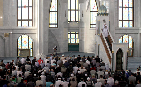 Праздничный намаз в честь Ураза-байрам прошел в мечети Кул Шариф