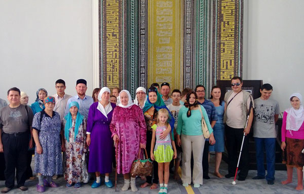 Представители общества слепых и слабовидящих Казани посетили мечеть для незрячих