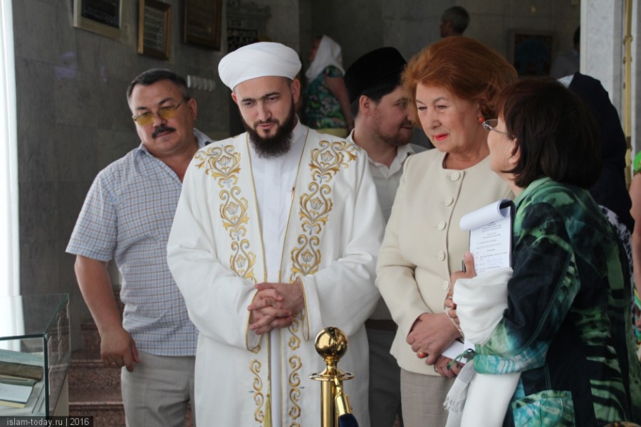 Муфтий Татарстана принял участие в открытии выставки семейных шамаилей