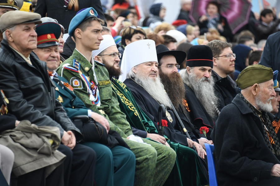 Камиль хазрат Самигуллин принял участие в параде в честь 72-й годовщины со Дня Победы