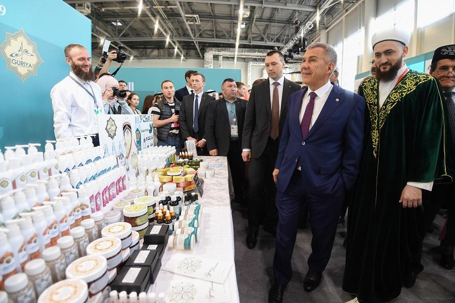 Президент РТ посетил выставку RUSSIA HALAL EXPO