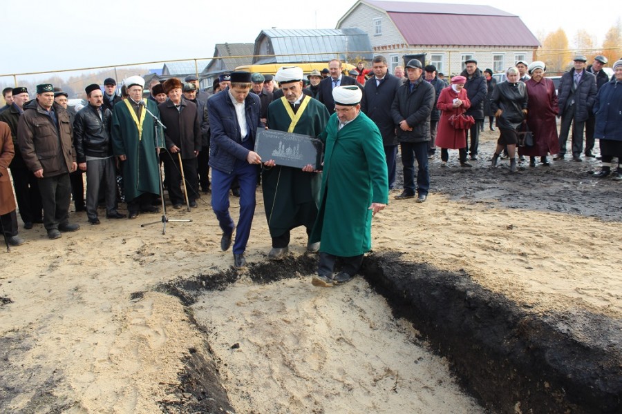 В Дрожжановском районе состоялось закладка первого камня новой центральной мечети «Җәмигъ»