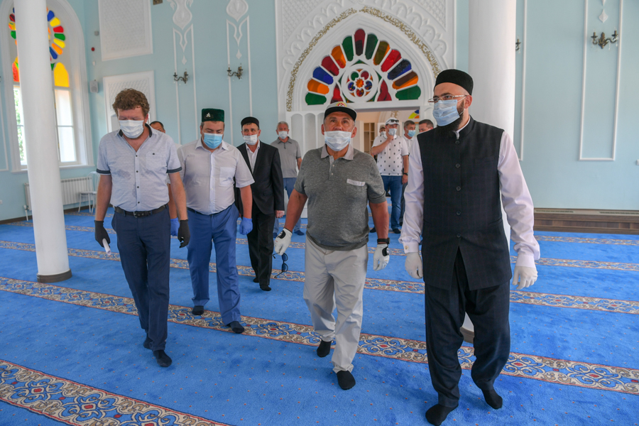 Президент РТ и Муфтий посетили Азимовскую мечеть после реконструкции