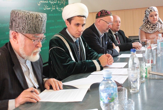 Прошел круглый стол на тему "Традиции комментирования Священного Корана у татар"