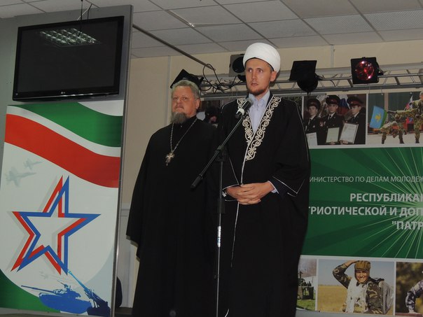 Религиозные деятели торжественно проводили призывников в Вооруженные силы РФ