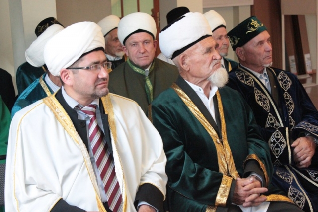 Религиозным деятелям Аксубаевского и Бавлинского районов были вручены свидетельства имам-хатыйбов