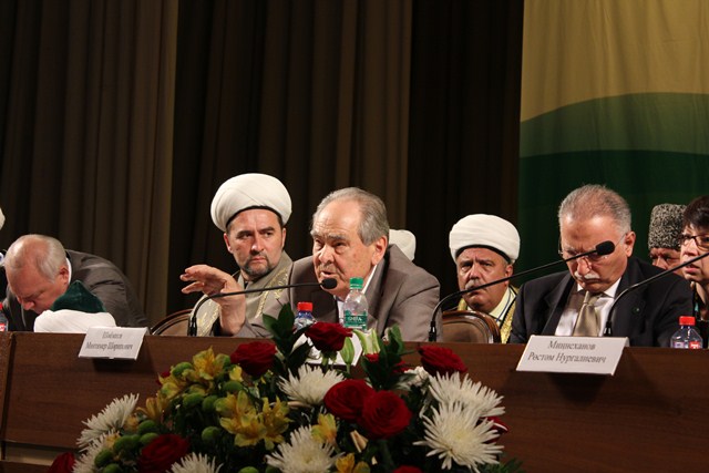 Состоялось открытие пленарной части форума татарских религиозных деятелей «Национальная самобытность и религия»
