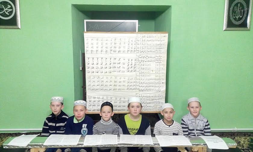 Шакирды обучают детей основам ислама