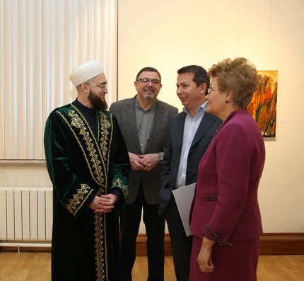 Муфтий Татарстана посетил выставку живописца Рустама Габбасова