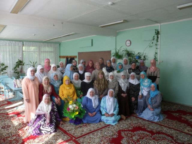 Вручение дипломов выпускницам медресе "Ак мечети" в Набережных Челнах