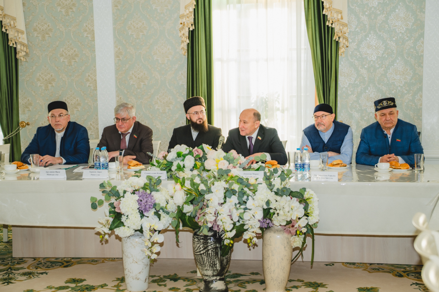 Казанда мәчет каршындагы курсларда мәктәп яшендәге балалар өчен «Без туган телне өйрәнәбез!» дәресләре буенча семинар узды