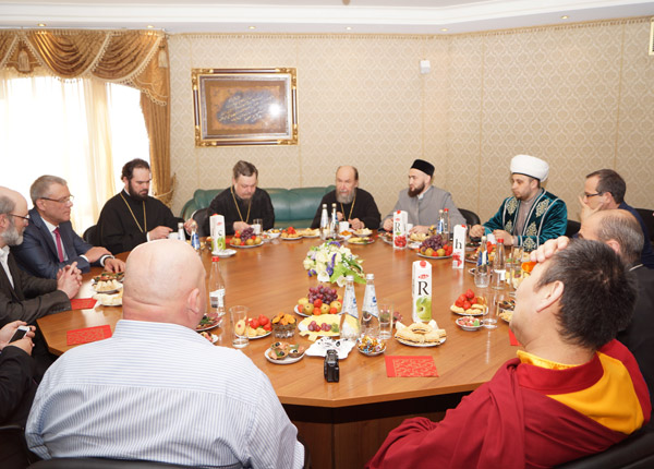 Татарстан мөфтие православ җәмәгатьчелеге җыены кунаклары белән очрашты