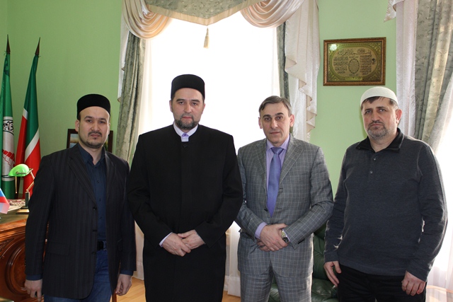 Татарстан мөфтие Чечня мөфтие урынбасарлары белән очрашты