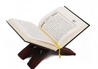 Можно ли заниматься работой и читать Коран? Не будет ли это непочтением в отношении Корана?