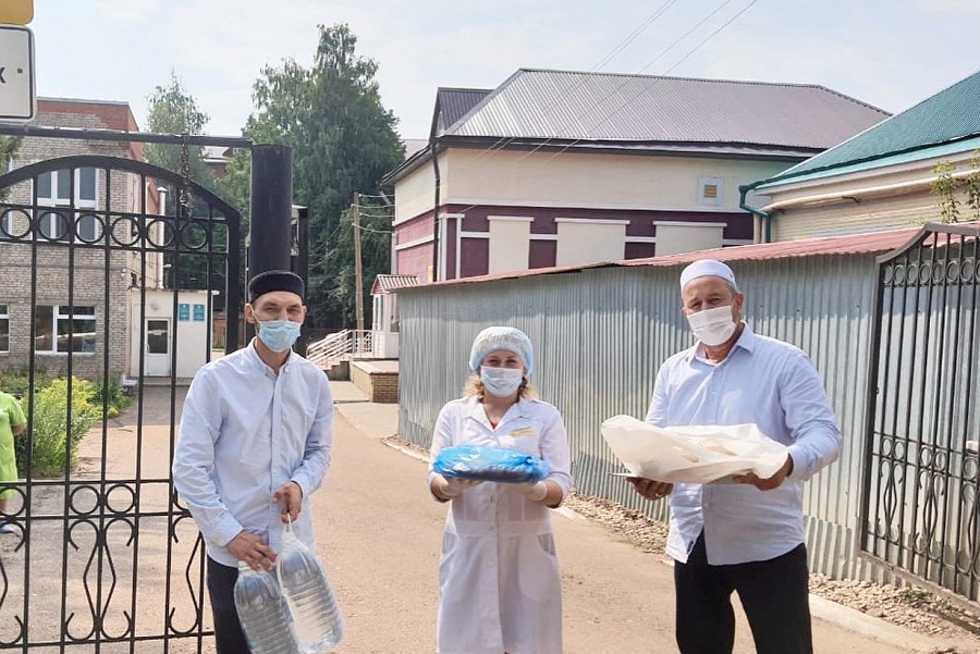 Чистопольский мухтасибат вновь оказал медицинским работникам продовольственную помощь