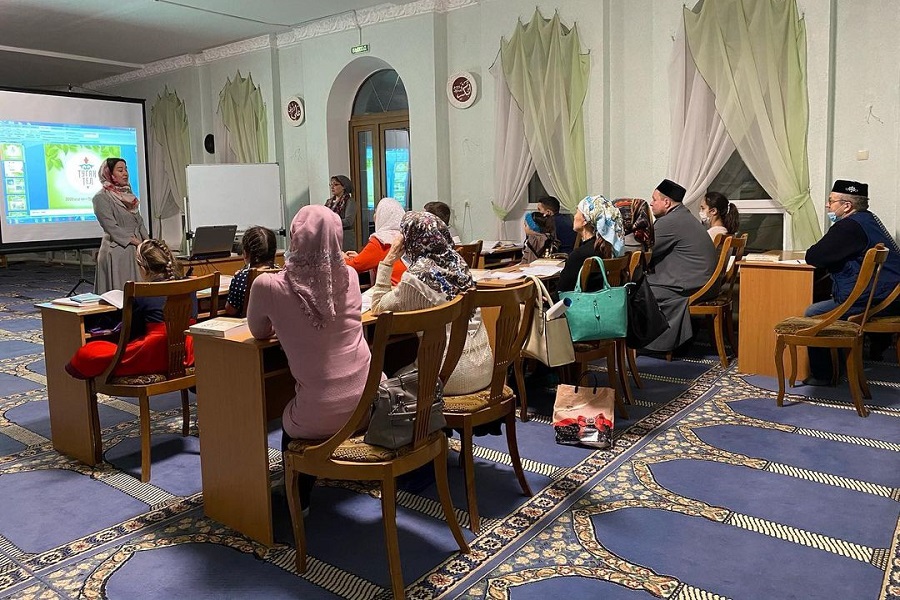 В Центральной мечети г. Бугульма прошел открытый урок татарского языка.