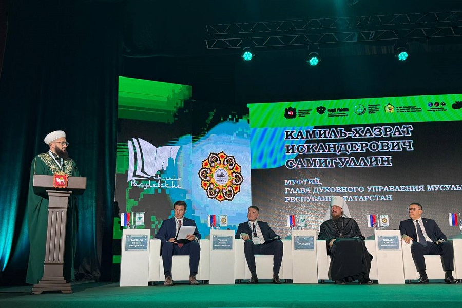 Мөфти Рәсүлев укуларында: “Мөхәммәд ﷺ моннан 1400 ел элек үк кешеләр һәм халыклар – бертигез, милләтчелеккә урын юк, дип игълан итә”