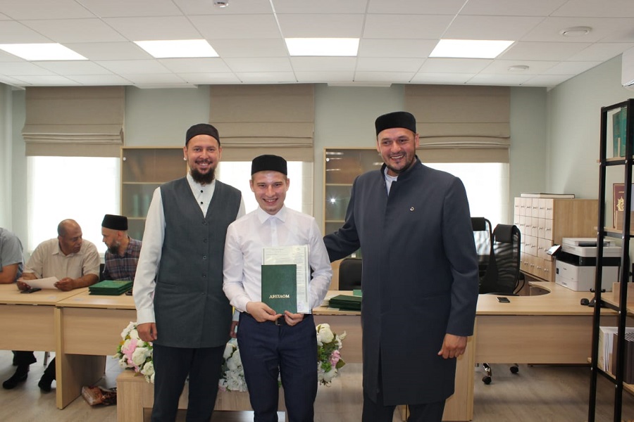 Учащимся дневного отделения медресе «Мухаммадия» вручили дипломы
