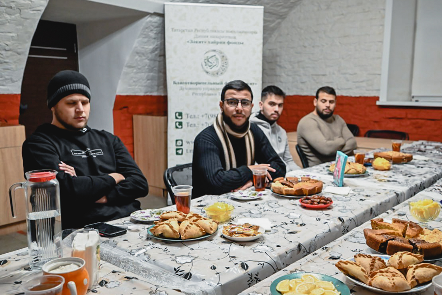 БФ «Закят» ДУМ РТ оказывает материальную помощь студентам из сектора Газа в Казани