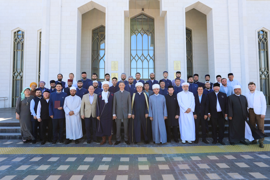 В Болгарской исламской академии магистрам вручили дипломы