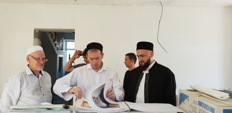 Муфтий посетил Центральную мечеть и мусульманскую начальную школу "Нур" Альметьевска