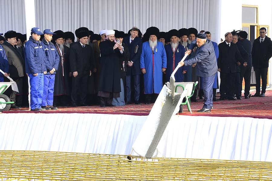 Президент и Муфтий Татарстана приняли участие в закладке мечети в Туркменистане
