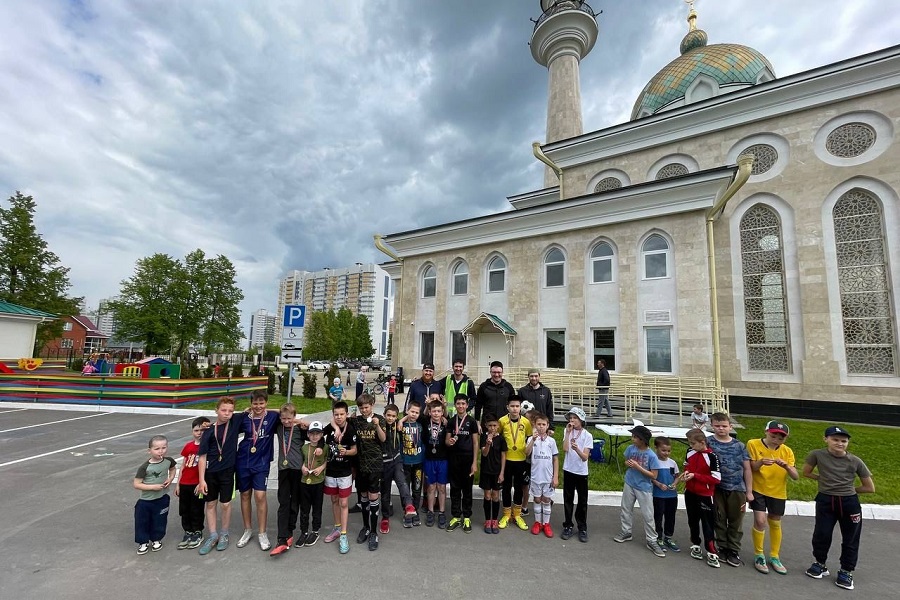 В казанской мечети «Ахмадзаки» впервые состоялся турнир по детскому и юношескому футболу