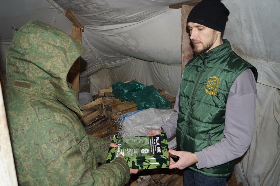 БФ «Закят» ДУМ РТ передал мусульманским солдатам 30 комплектов сухих пайков