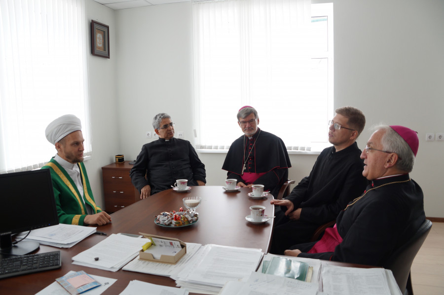 В ДУМ РТ прошла встреча с католической делегацией во главе с Апостольским Нунцием в РФ