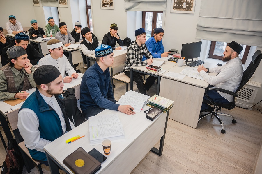 Куда пойти учиться? В медресе и исламских вузах Татарстана начинается приемная кампания