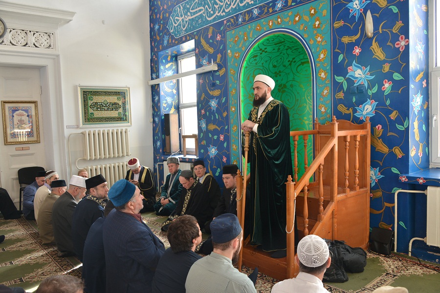 Муфтий Татарстана выступил перед мусульманами Башкортостана с проповедью о родном языке