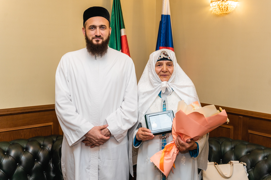 Муфтий Татарстана встретился с известной проповедницей республики Сайдой абыстай Аппаковой