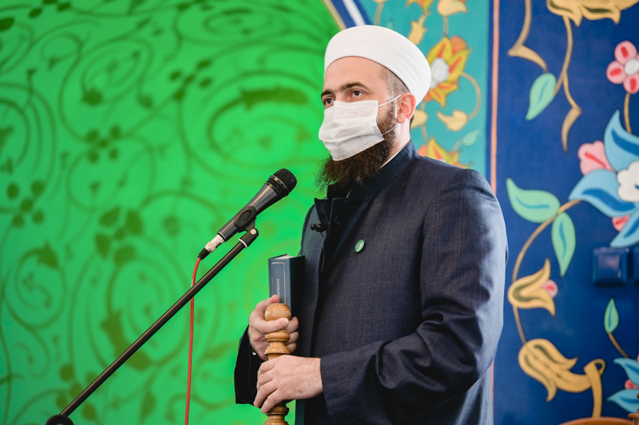 Муфтий Татарстана провел пятничный намаз в уфимской мечети "Ихлас"