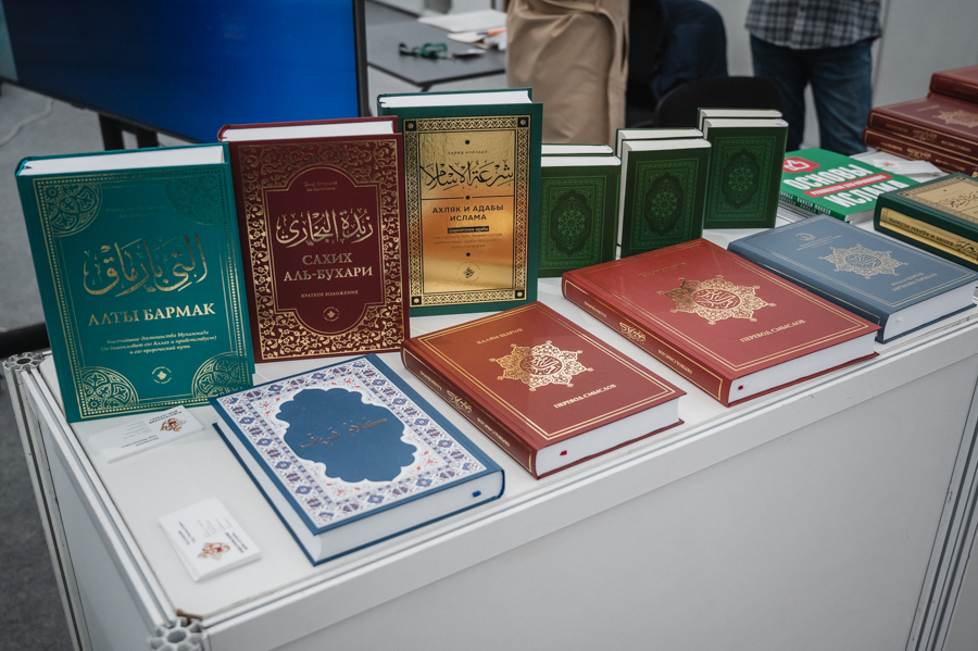 Научно-популярные лекции, экспозиция исламских книг и халяльной продукции: в Казани открылась выставка «Ислам Нуры – Луч Ислама»