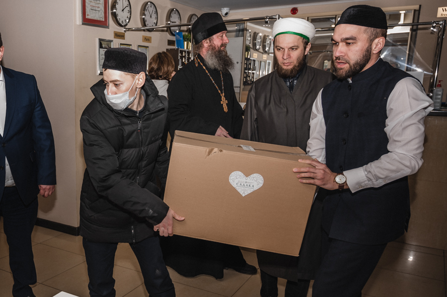 Фонд «Закят» ДУМ РТ совместно с Казанской епархией передали очередную гуманитарную помощь беженцам