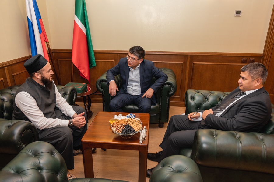 Муфтий Татарстана встретился с генеральным консулом Узбекистана в Казани