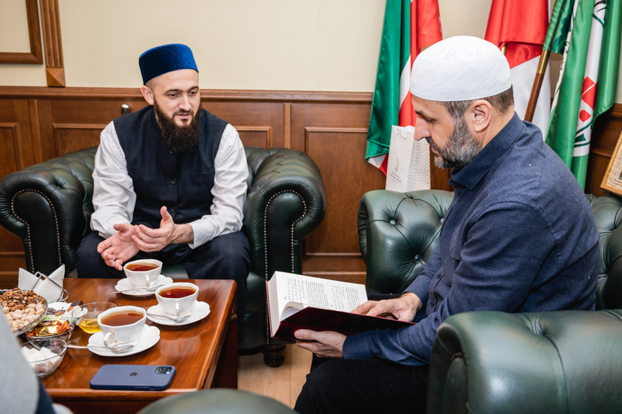 Муфтий встретился с известным богословом Дагестана Мухаммадрасулом Саадуевым