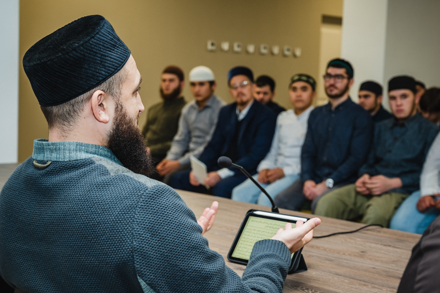 Муфтий провел лекторий для юношей, обучающихся в "Мухаммадие"