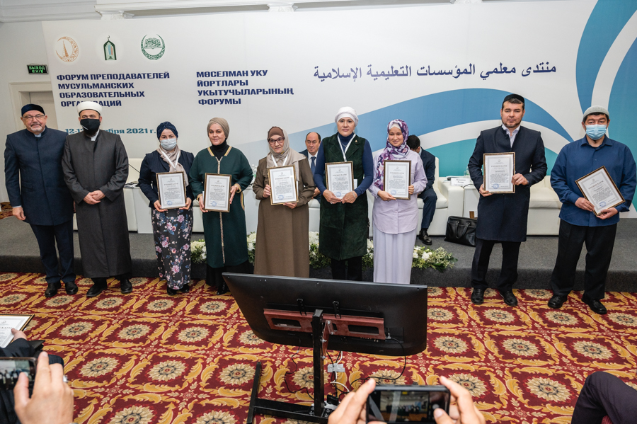 Муфтий РТ наградил лучших преподавателей и студентов мусульманских учебных заведений Татарстана