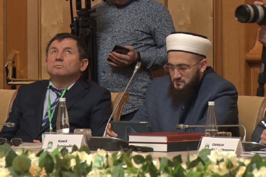 Муфтий РТ принимает участие в V ежегодном заседании ГСВ «Россия-Исламский мир». Прямая трансляция организована "Хузур ТВ"