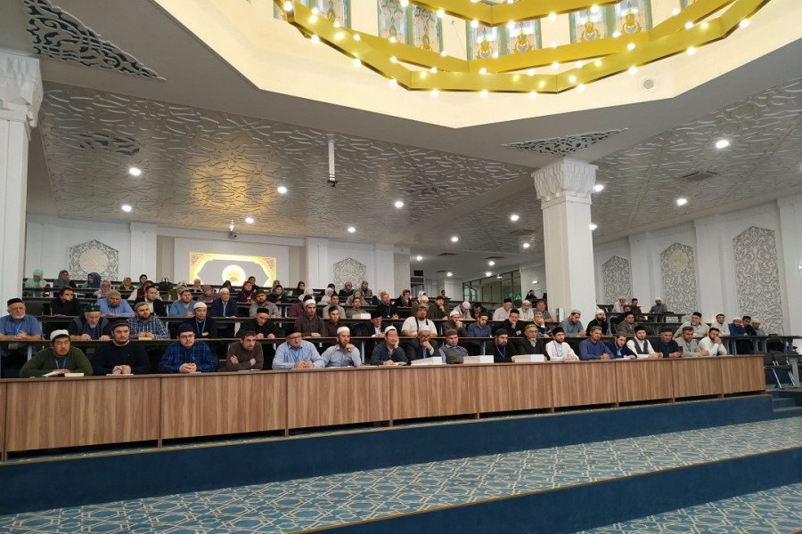 Муфтий РТ встретился с будущими докторами исламских наук и прочитал лекцию имамам