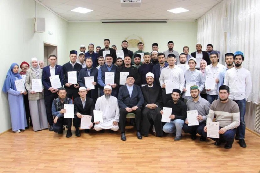 Студенты Центра подготовки хафизов Куръана КИУ получили иджазы на «Тухфатуль-атфаль»