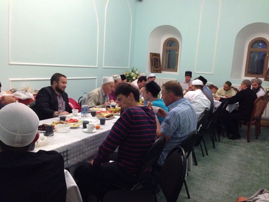 БФ «Закят» провёл вечер разговения в Апанаевской мечети